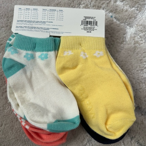 8 Socks 2T-3T - Picture 2 of 2